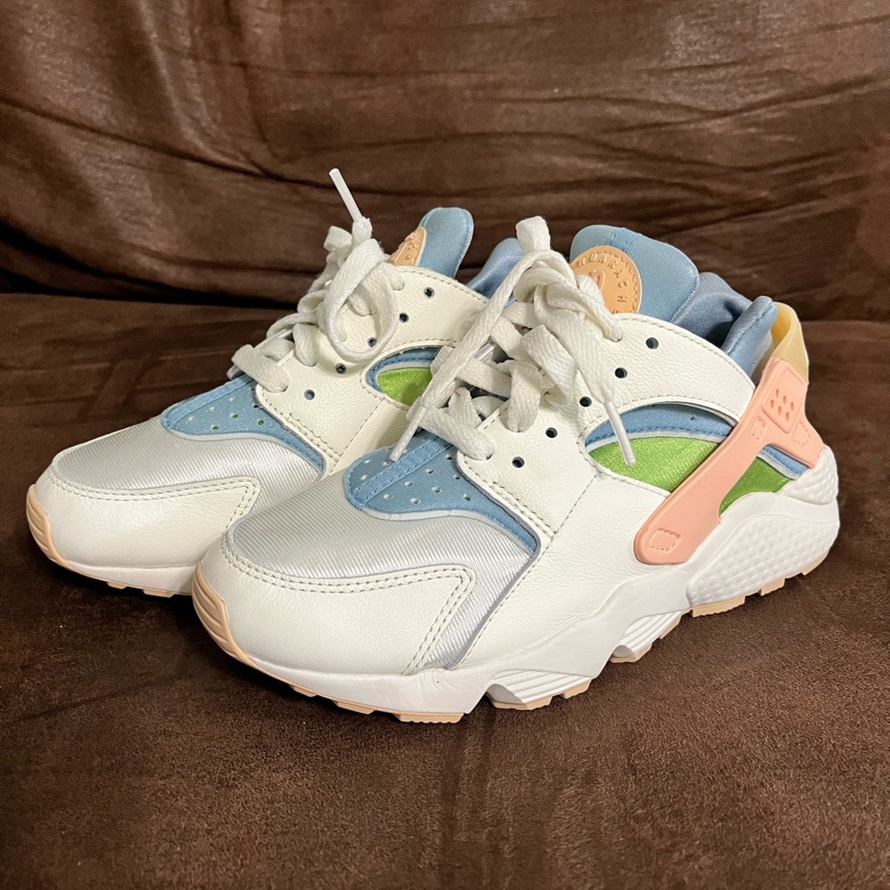 Nike air huarache athletic shoes for women